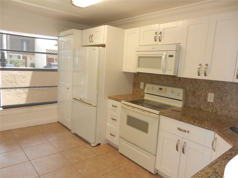 For Sale: $365,000 (2 beds, 2 baths, 1214 Square Feet)