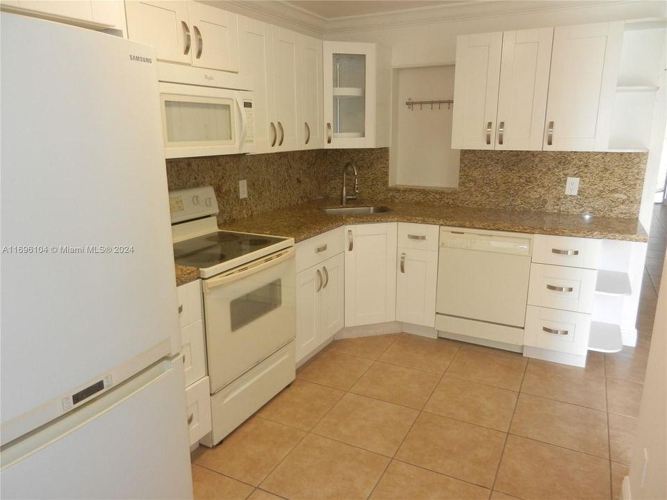 For Sale: $365,000 (2 beds, 2 baths, 1214 Square Feet)