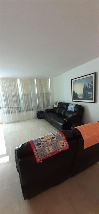 For Rent: $3,200 (2 beds, 2 baths, 1200 Square Feet)