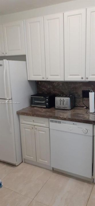 For Rent: $3,200 (2 beds, 2 baths, 1200 Square Feet)