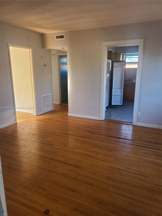 For Rent: $2,500 (3 beds, 1 baths, 2494 Square Feet)