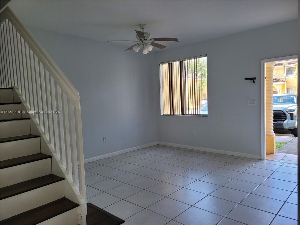 For Rent: $2,150 (3 beds, 2 baths, 1302 Square Feet)