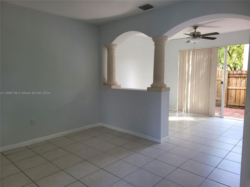 For Rent: $2,150 (3 beds, 2 baths, 1302 Square Feet)