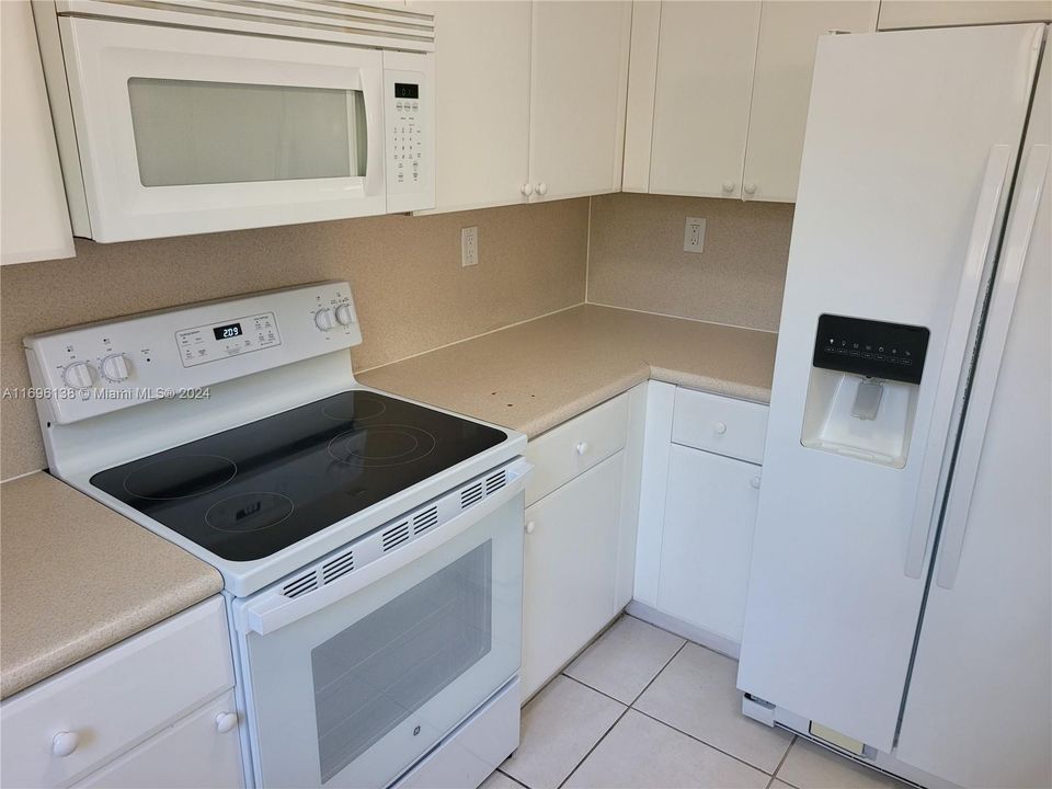 For Rent: $2,150 (3 beds, 2 baths, 1302 Square Feet)