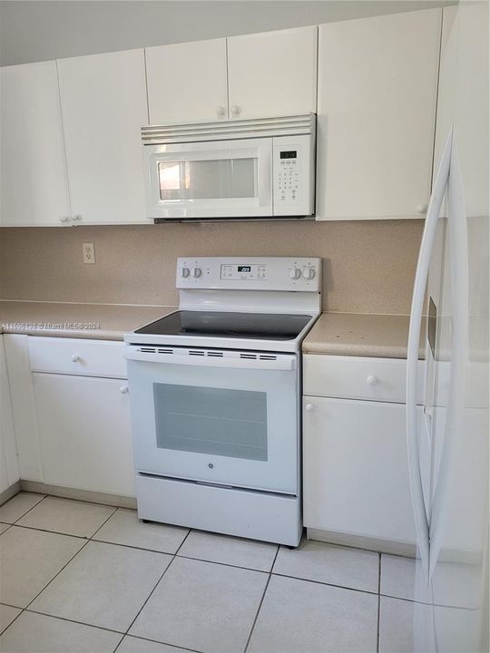 For Rent: $2,150 (3 beds, 2 baths, 1302 Square Feet)