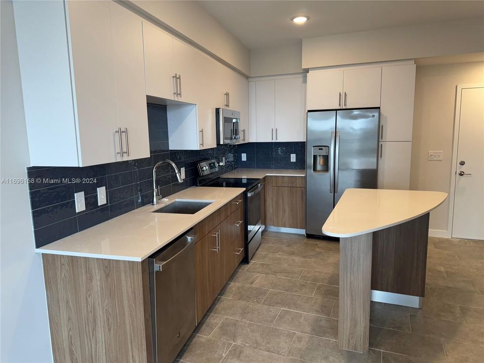 For Rent: $2,099 (1 beds, 1 baths, 642 Square Feet)