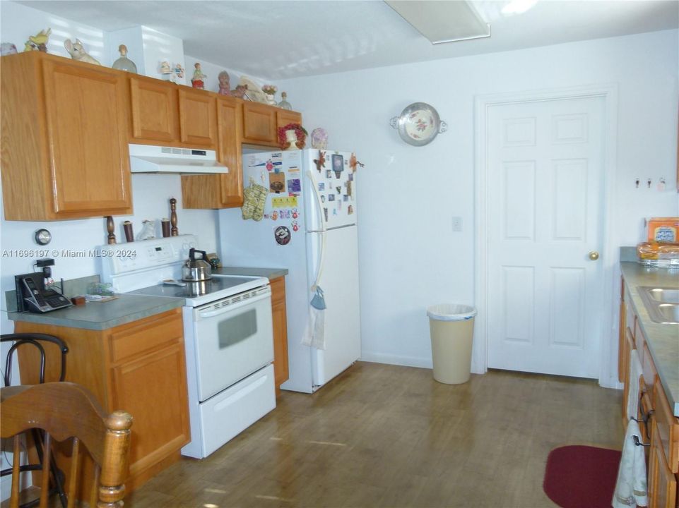 For Sale: $264,500 (3 beds, 2 baths, 1194 Square Feet)