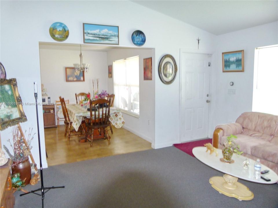 For Sale: $264,500 (3 beds, 2 baths, 1194 Square Feet)