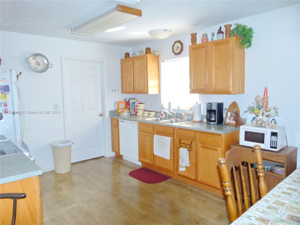 For Sale: $264,500 (3 beds, 2 baths, 1194 Square Feet)