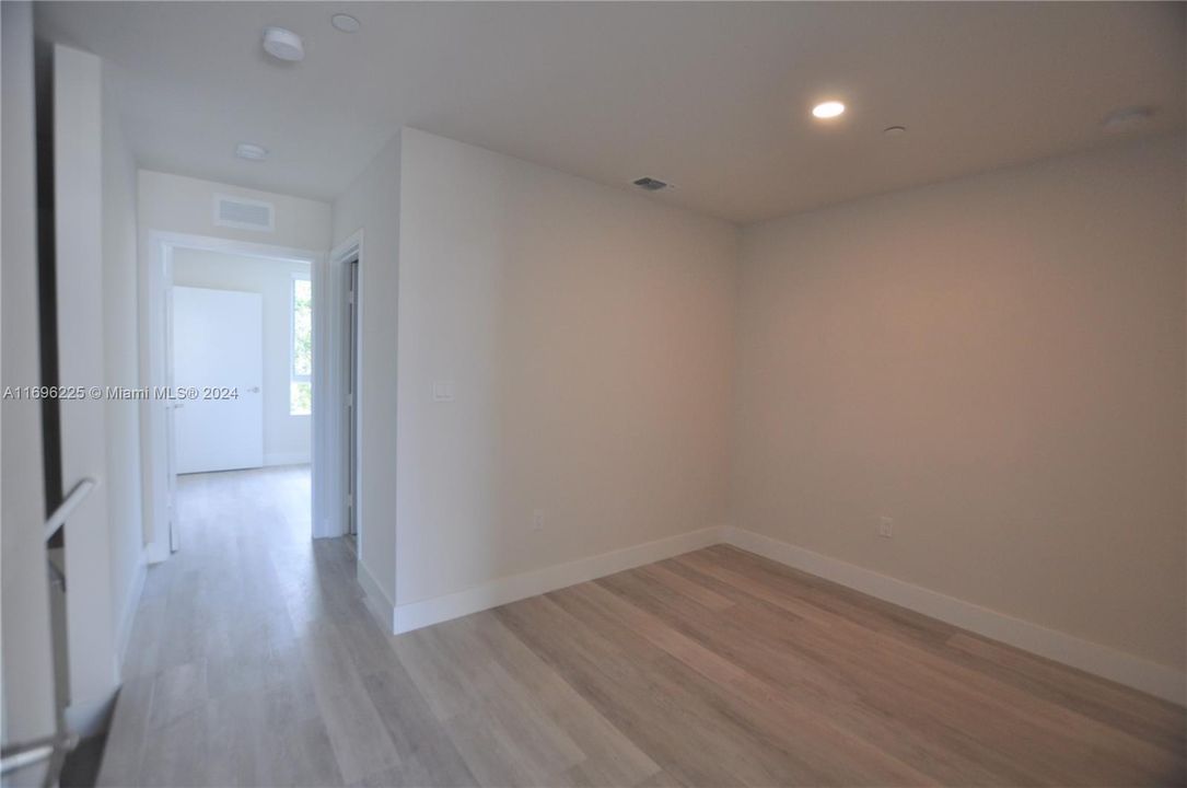 For Rent: $2,590 (2 beds, 2 baths, 1273 Square Feet)