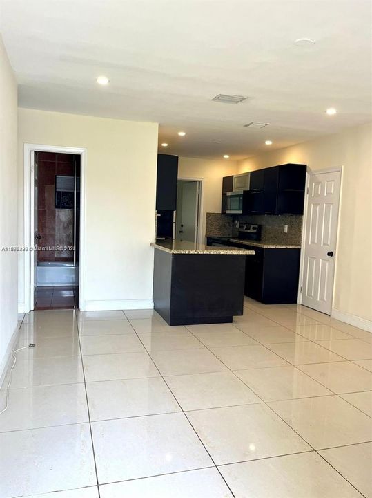 For Rent: $2,995 (3 beds, 2 baths, 1450 Square Feet)