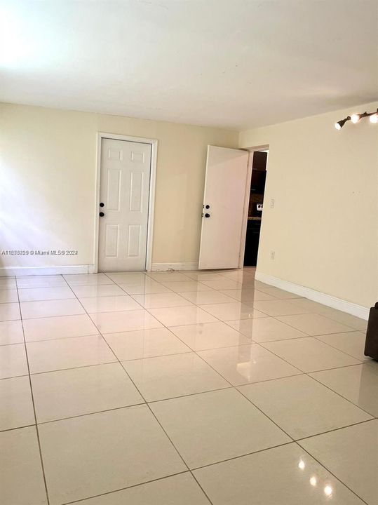 For Rent: $2,995 (3 beds, 2 baths, 1450 Square Feet)