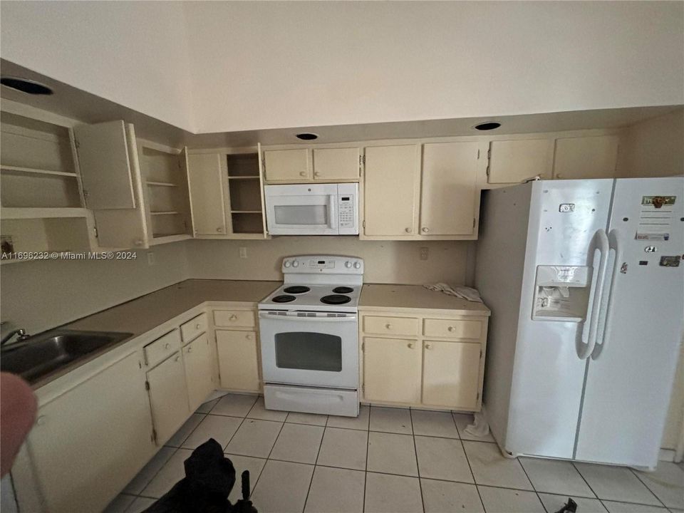 For Sale: $410,000 (2 beds, 1 baths, 1015 Square Feet)