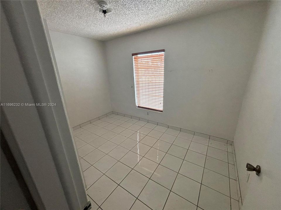 For Sale: $410,000 (2 beds, 1 baths, 1015 Square Feet)