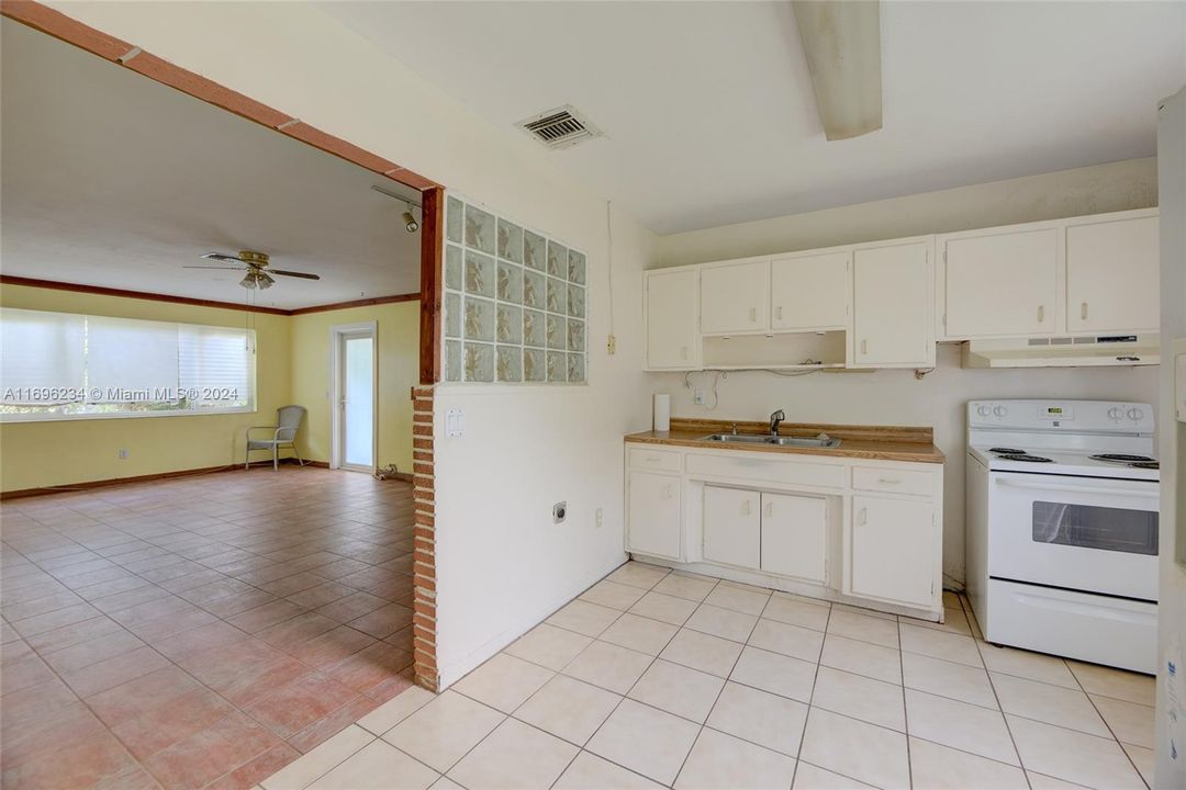 For Sale: $440,000 (3 beds, 2 baths, 1232 Square Feet)