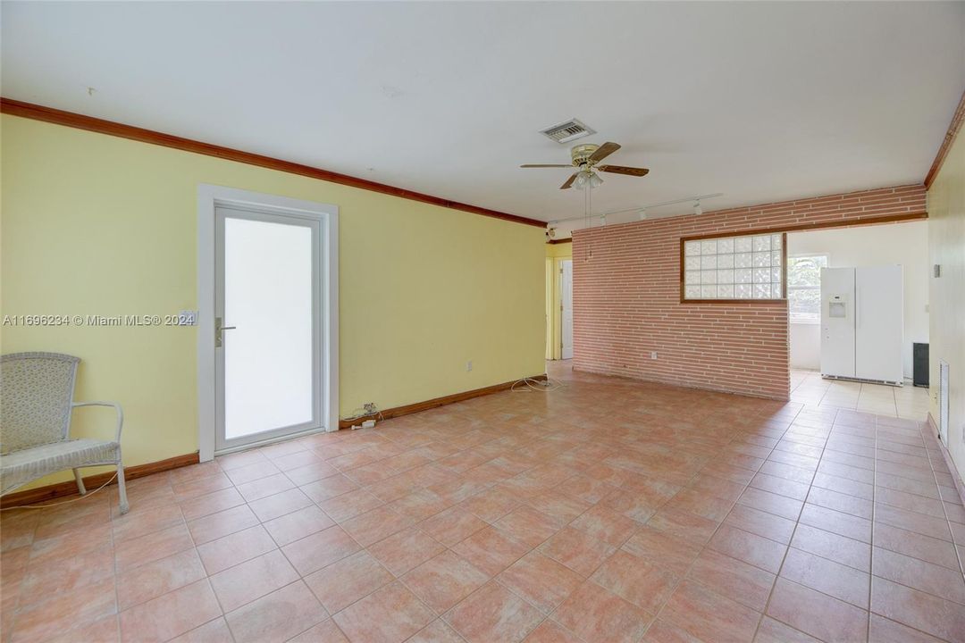 For Sale: $440,000 (3 beds, 2 baths, 1232 Square Feet)