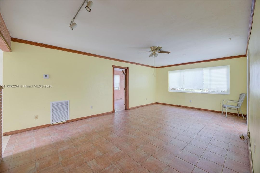 For Sale: $440,000 (3 beds, 2 baths, 1232 Square Feet)