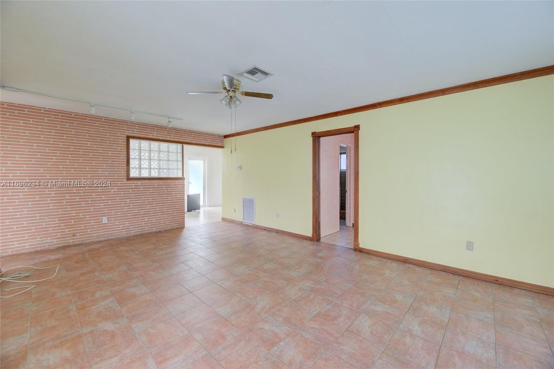 For Sale: $440,000 (3 beds, 2 baths, 1232 Square Feet)