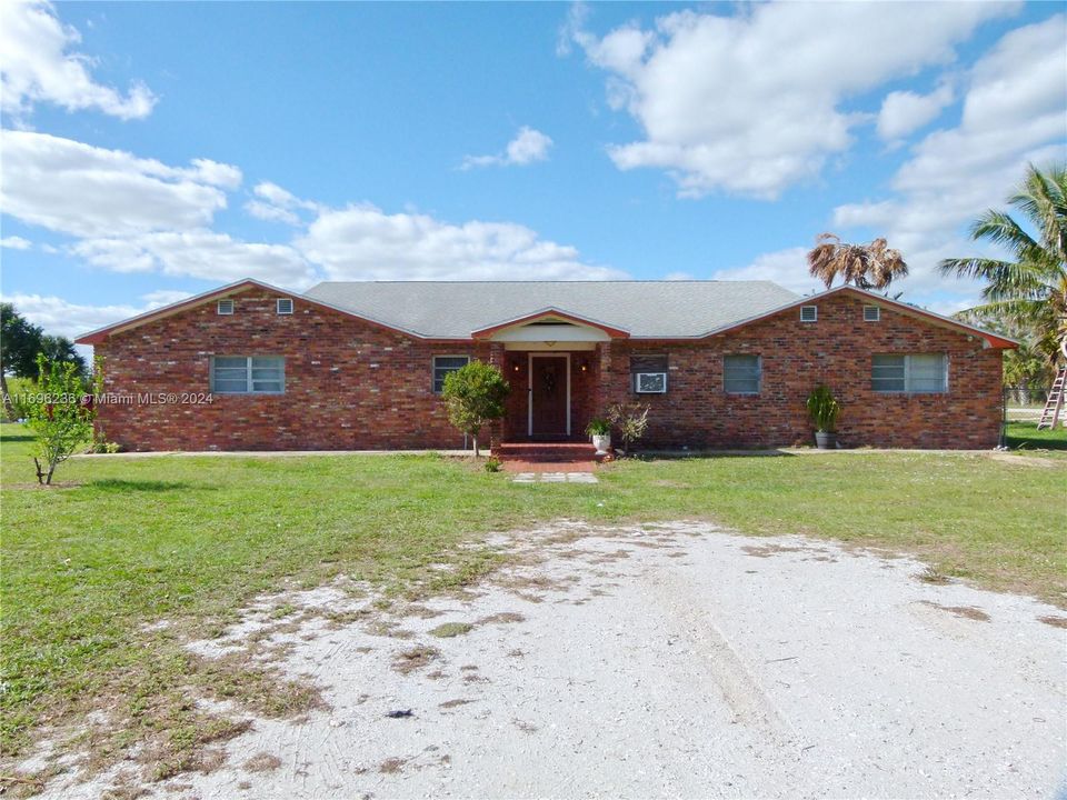 For Sale: $650,000 (4 beds, 2 baths, 3353 Square Feet)