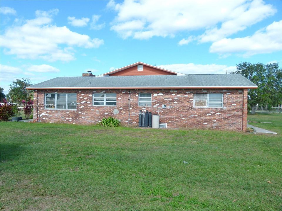 For Sale: $650,000 (4 beds, 2 baths, 3353 Square Feet)