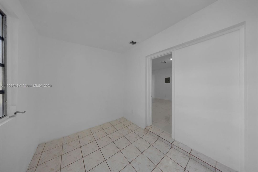 For Rent: $3,000 (3 beds, 1 baths, 1013 Square Feet)