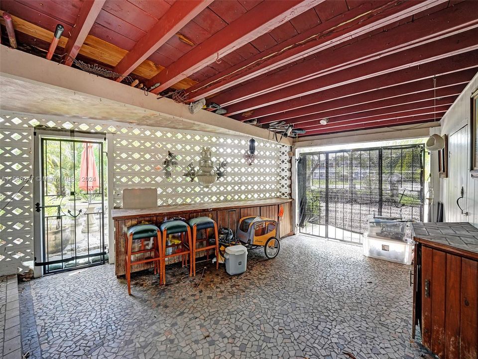 For Sale: $885,000 (2 beds, 1 baths, 1874 Square Feet)