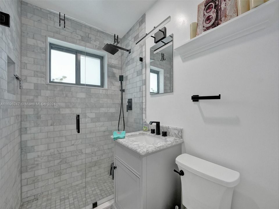 For Sale: $885,000 (2 beds, 1 baths, 1874 Square Feet)