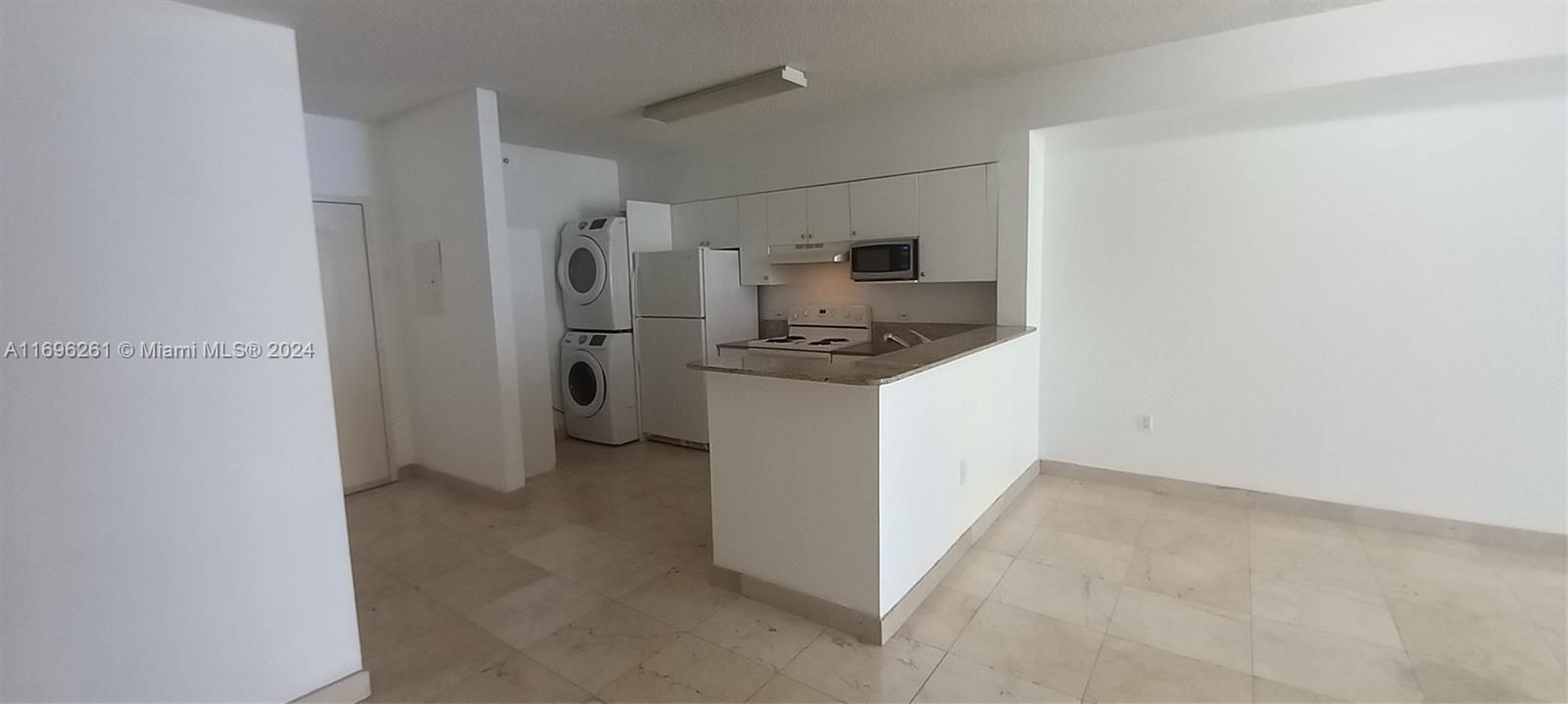 For Rent: $2,800 (2 beds, 1 baths, 890 Square Feet)