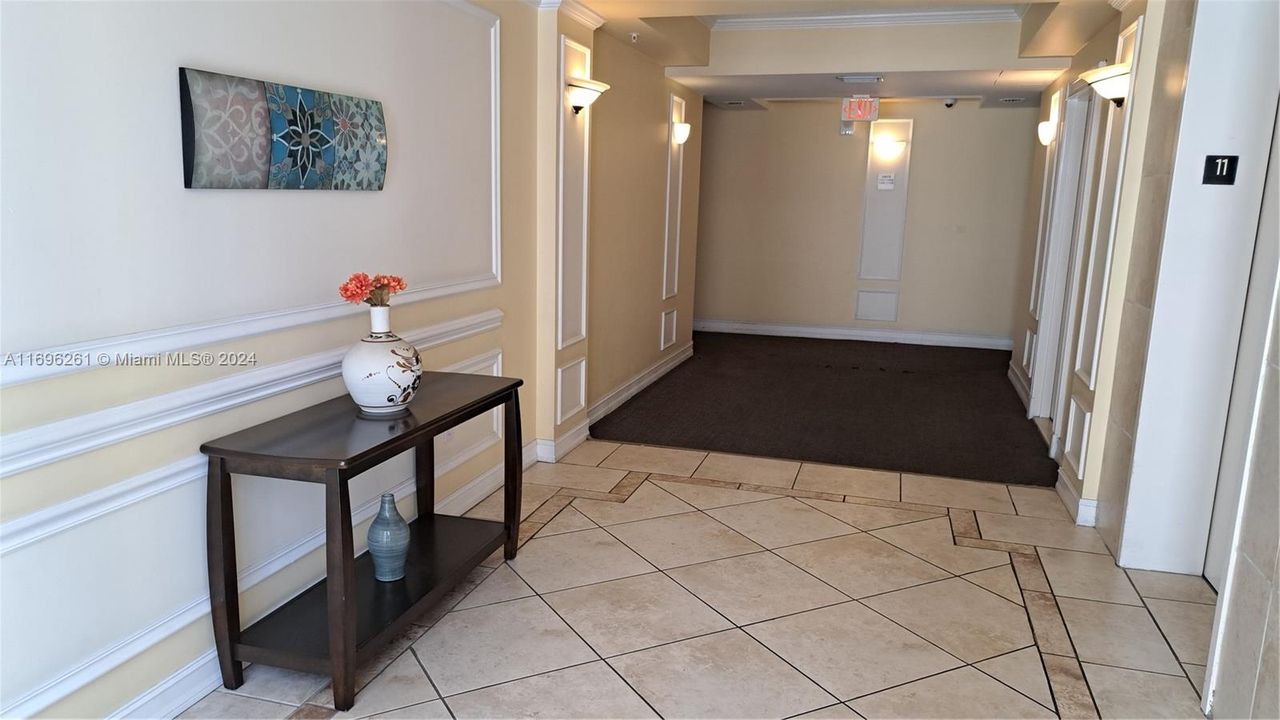 For Rent: $2,800 (2 beds, 1 baths, 890 Square Feet)