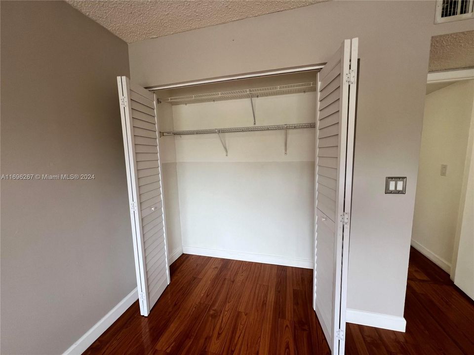 For Rent: $2,050 (2 beds, 2 baths, 986 Square Feet)