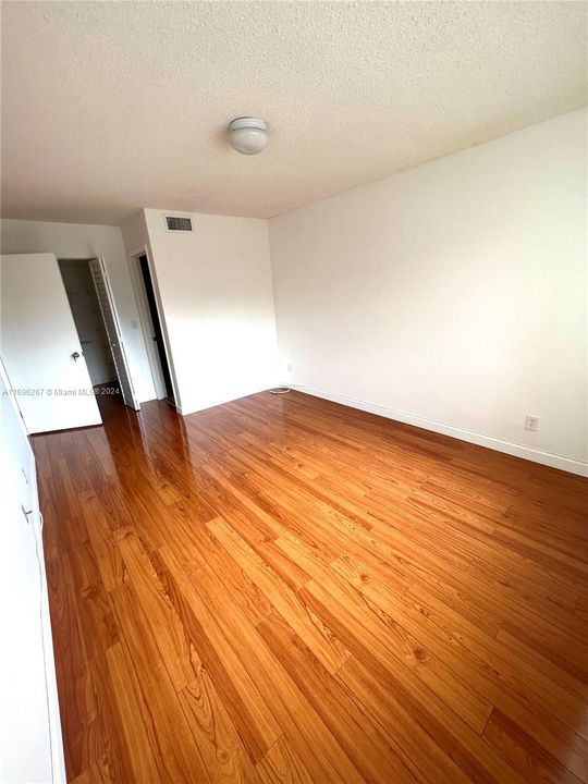 For Rent: $2,050 (2 beds, 2 baths, 986 Square Feet)