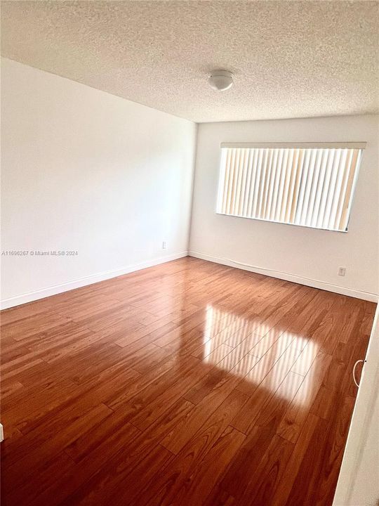 For Rent: $2,050 (2 beds, 2 baths, 986 Square Feet)