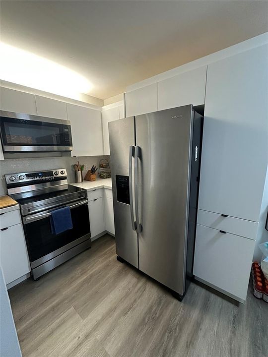 For Rent: $2,350 (2 beds, 2 baths, 985 Square Feet)