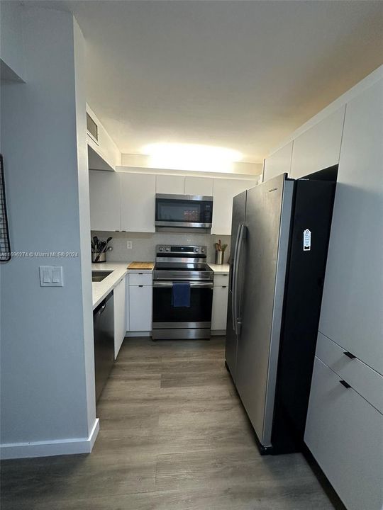 For Rent: $2,350 (2 beds, 2 baths, 985 Square Feet)