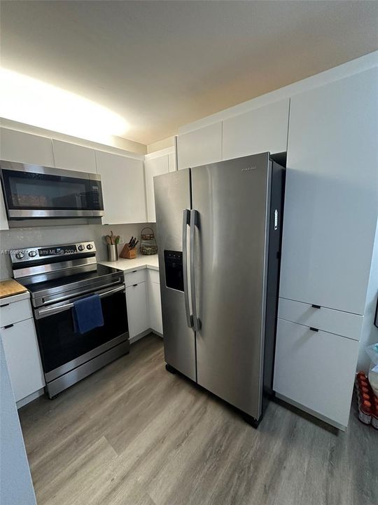 For Rent: $2,350 (2 beds, 2 baths, 985 Square Feet)