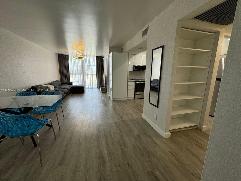 For Rent: $2,500 (2 beds, 1 baths, 924 Square Feet)