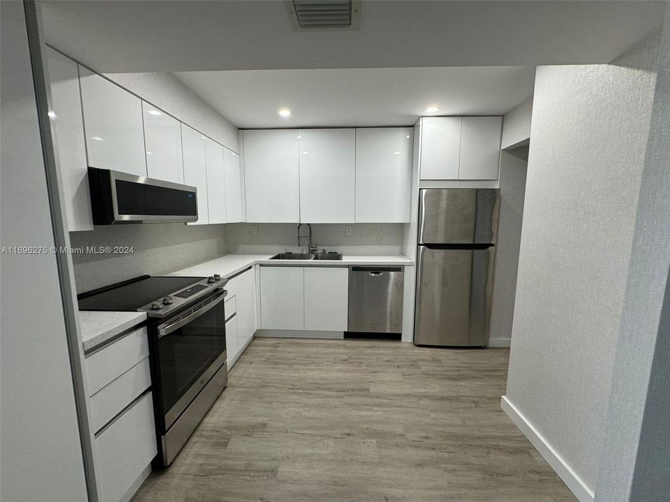 For Rent: $2,500 (2 beds, 1 baths, 924 Square Feet)