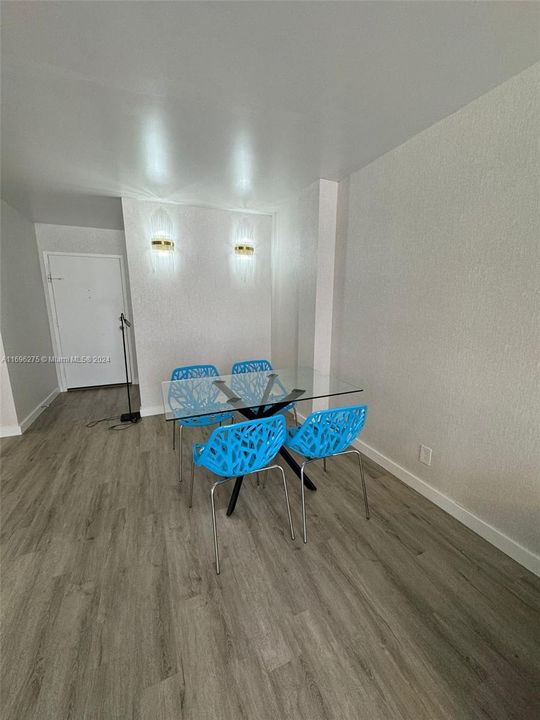 For Rent: $2,500 (2 beds, 1 baths, 924 Square Feet)