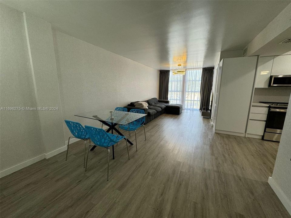 For Rent: $2,500 (2 beds, 1 baths, 924 Square Feet)