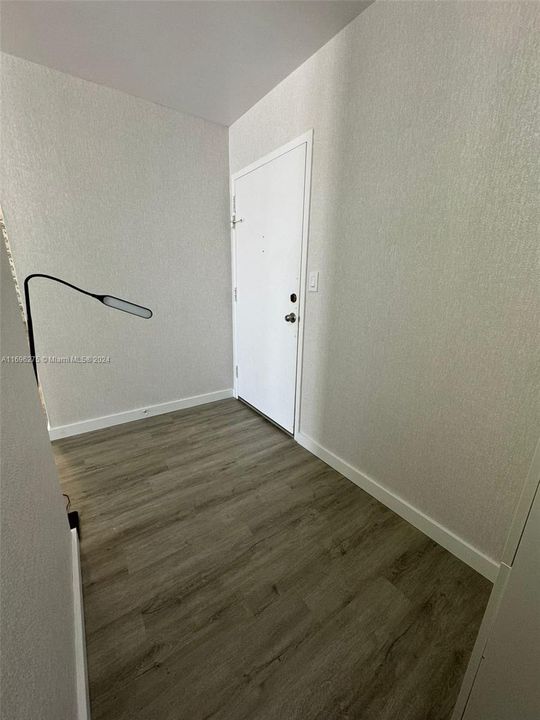 For Rent: $2,500 (2 beds, 1 baths, 924 Square Feet)