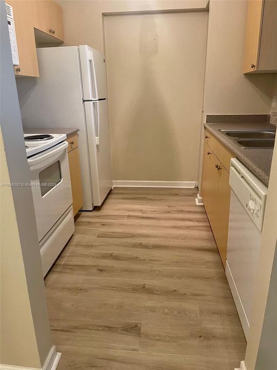 For Rent: $1,995 (1 beds, 1 baths, 736 Square Feet)