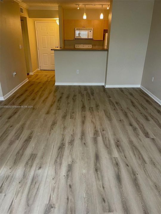 For Rent: $1,995 (1 beds, 1 baths, 736 Square Feet)