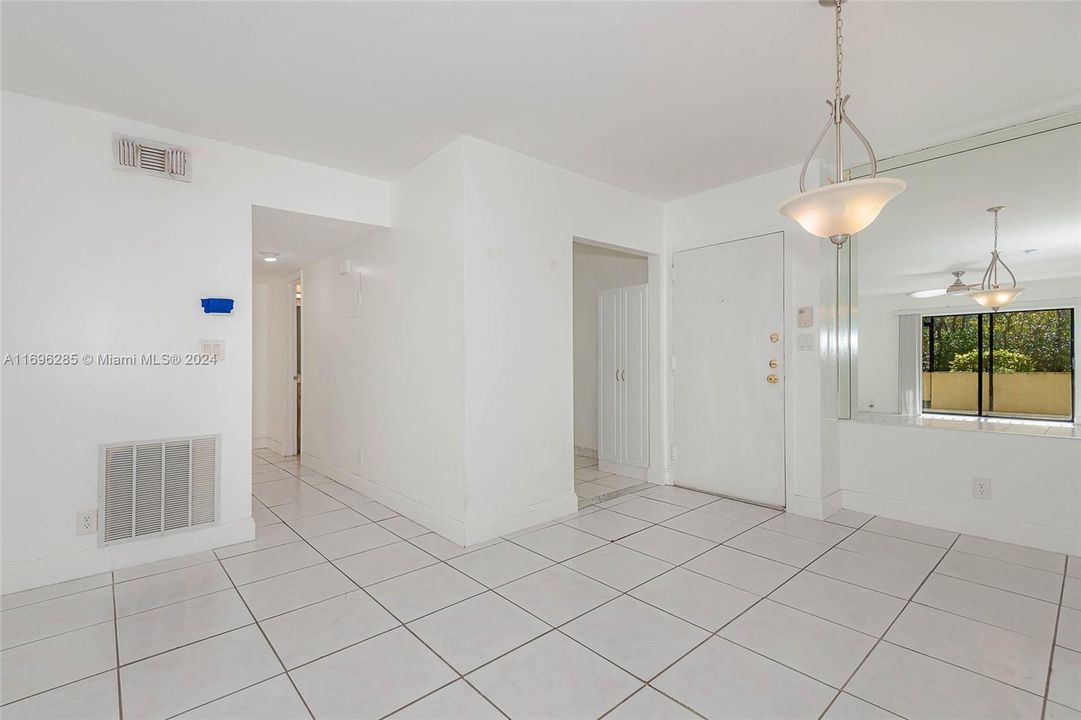 For Sale: $194,850 (2 beds, 2 baths, 1050 Square Feet)