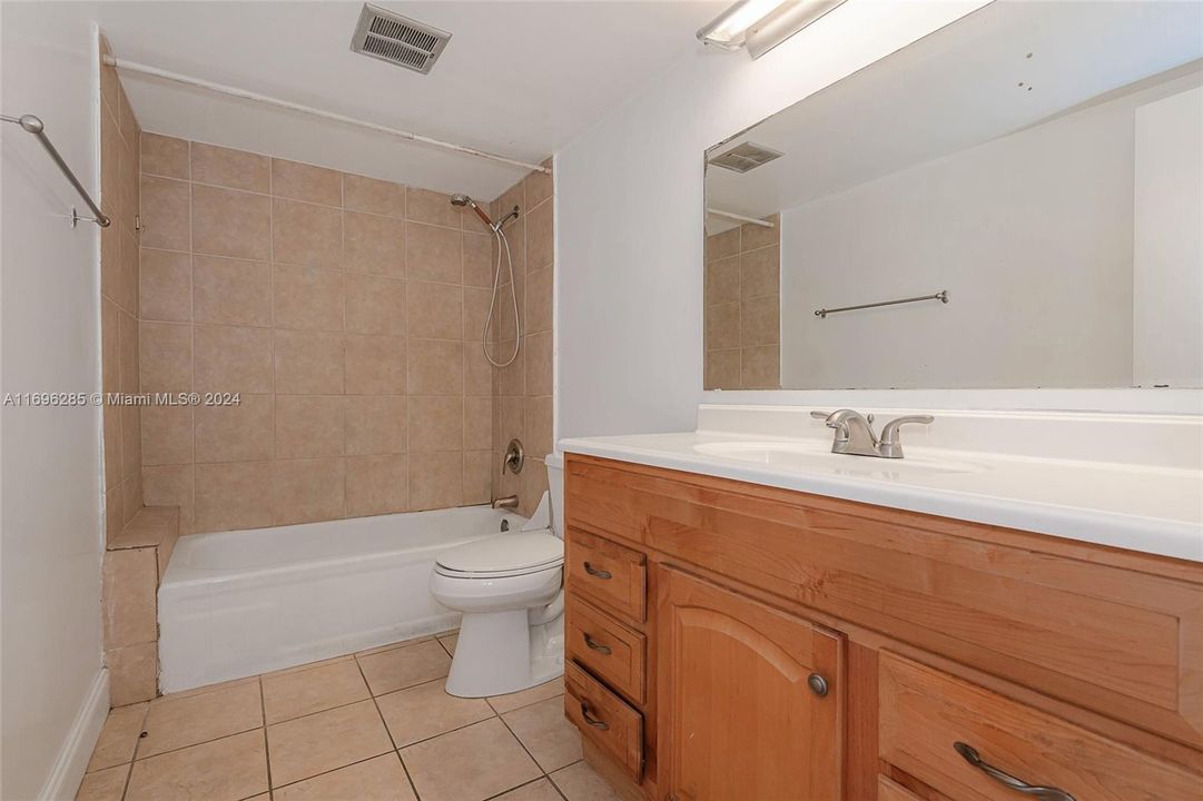 For Sale: $194,850 (2 beds, 2 baths, 1050 Square Feet)