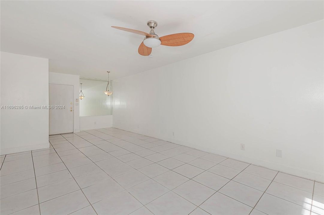 For Sale: $194,850 (2 beds, 2 baths, 1050 Square Feet)