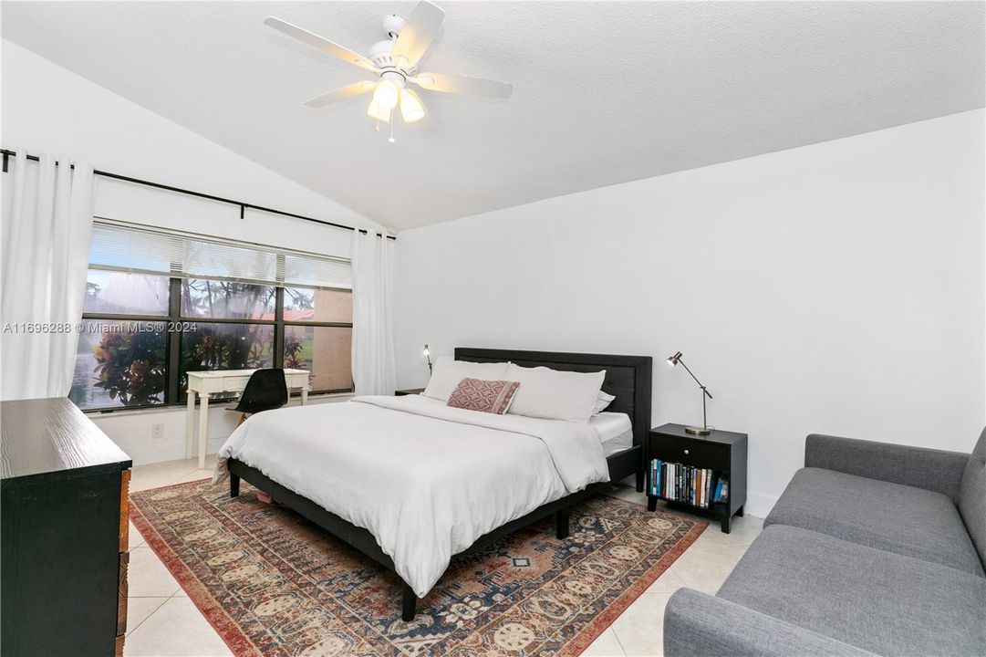 For Sale: $425,000 (3 beds, 2 baths, 1572 Square Feet)