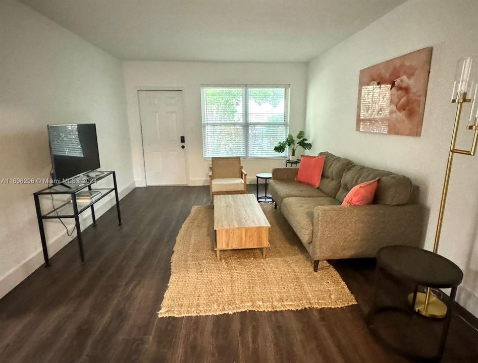 For Rent: $4,200 (2 beds, 1 baths, 1143 Square Feet)