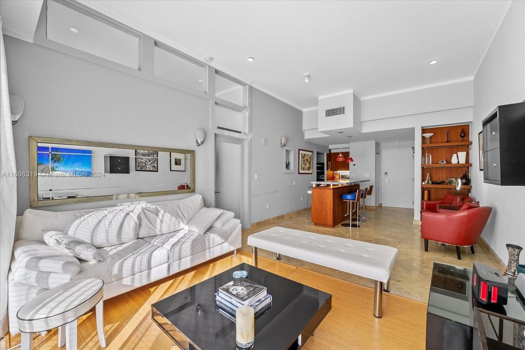 For Sale: $625,000 (1 beds, 1 baths, 809 Square Feet)