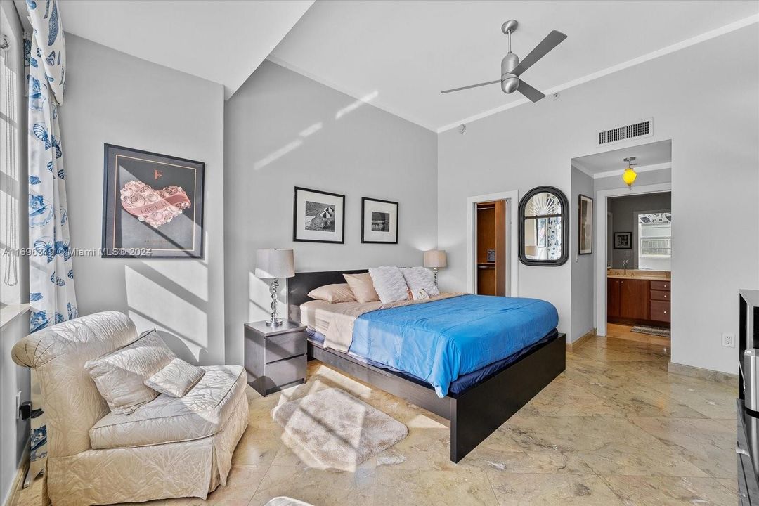 For Sale: $625,000 (1 beds, 1 baths, 809 Square Feet)