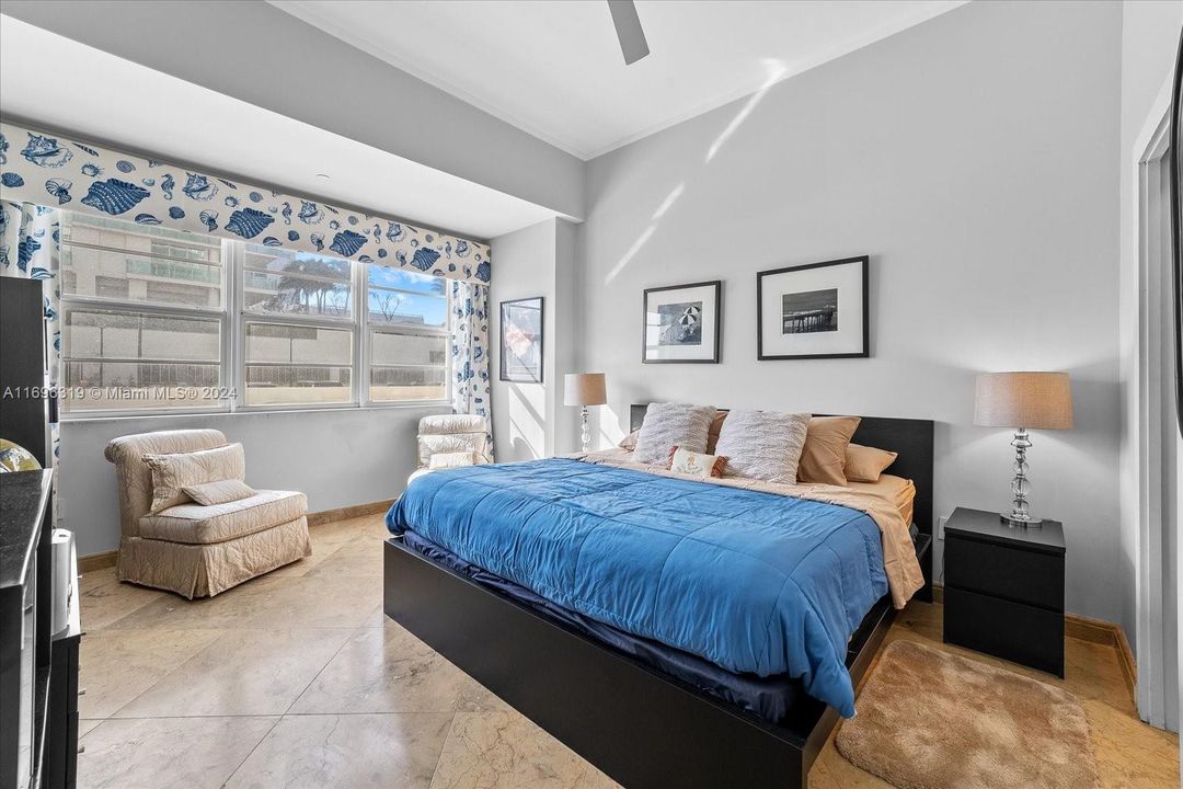 For Sale: $625,000 (1 beds, 1 baths, 809 Square Feet)